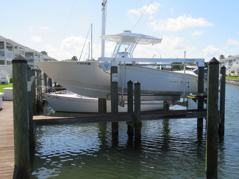A DECO boat lift installed by Hastings Marine Construction