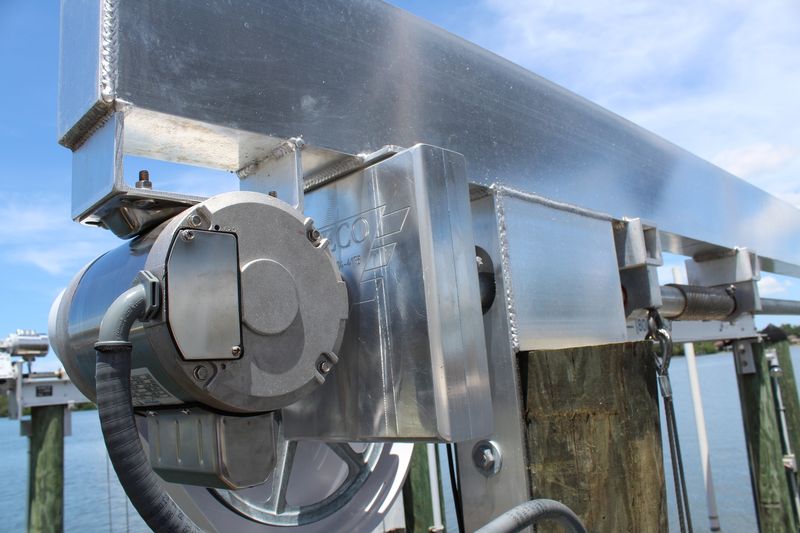DECO lift drive and box-beam aluminum construction